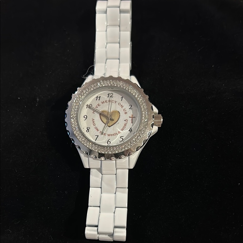Elegant White and Silver Women's Watch